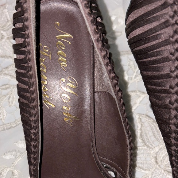 New York Transit Dark Brown Textured Heels - Picture 4 of 8